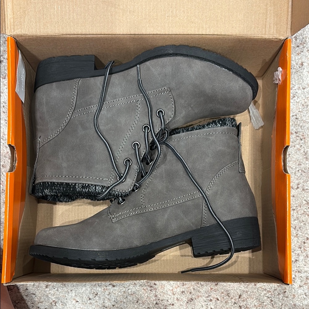 Sporto Gray Lace-Up Ankle Boots